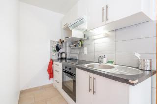 Cozy renovated apartment, large terrace & near city center - 1