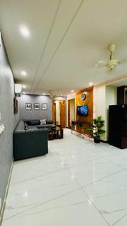 Lux Haven Stays 2 Bedroom Luxury Apartment Near Gulberg - Ultimate Getaway Experience - 0