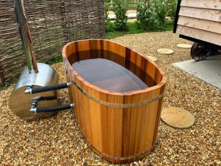 Shepherd Huts at Cotswold Hills Country Park - Chipping Norton - 4