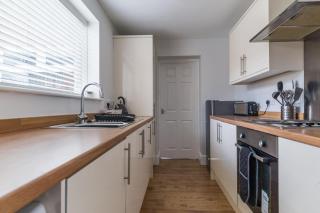 House - Sleeps 5 - Pet friendly - Garden - Parking - 7