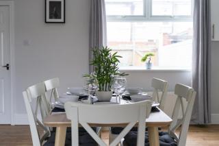 House - Sleeps 5 - Pet friendly - Garden - Parking - 3