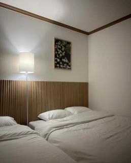 Maximum 6 people, Hongik University Station 7 minutes, Airport Bus, Free Luggage Storage, 3 Rooms, 3 Queen Beds - 0