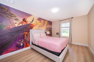 Luxe & Modern Home - Lion King Rooms & Heated Pool - 8