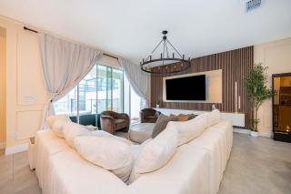 Luxe & Modern Home - Lion King Rooms & Heated Pool - 5