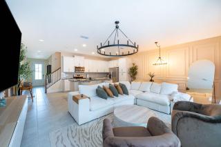 Luxe & Modern Home - Lion King Rooms & Heated Pool - 2