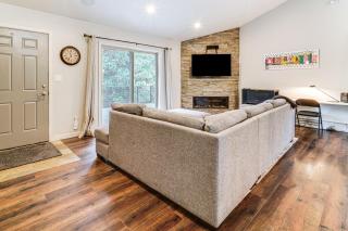 3 Mi to Diamond Peak Mtn-View Home with Fenced Yard - 3