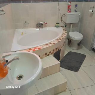 Aroundcorner Guesthouse - 8
