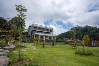 Tribhuwana Padma Lake Resort - 0