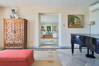 Luxurious Villa by the Sea - 4