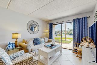 Spacious 2BR Resort Condo Beach, Hot Tubs & Family-Friendly Fun - 2