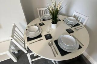 Flat - Sleeps 4 - Pet friendly - Parking - 2