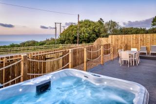 Family Haven with Hot Tub - Private Sauna Option Available - 8