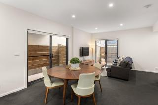 Comfy Urban Escape with Outdoor Space - 5