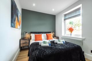 Where Style Meets Comfort Thornbury Ave Home - Southampton - 2