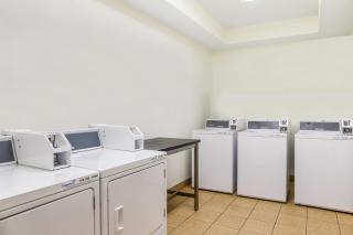 Days Inn & Suites by Wyndham Sherwood Park Edmonton - Sherwood Park - 2