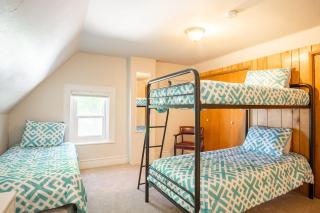 Heritage House-skiing Close,walk To Main St,roomy - 5