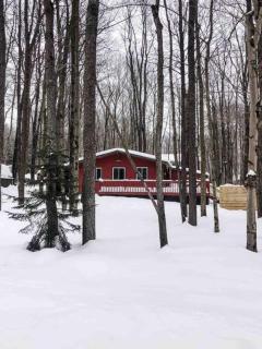 Pet Friendly Lake Retreat With Hot Tub & Fire Pit - 4