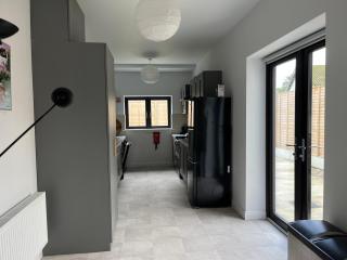 Sunberry 2 Bright Modern Entire Home, Headford - 5