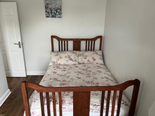 Sunberry 2 Bright Modern Entire Home, Headford - 1