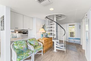New Listing! Tidewater H301 - Top Floor End Unit! - 7