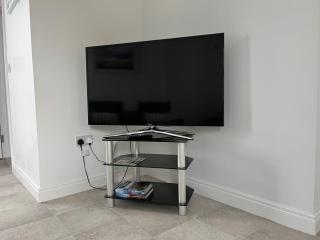 Sunberry 2 Bright Modern Entire Home, Headford - 1