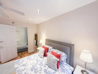 Kensington 1-Bed Flat with Private Garden near Olympia London, Earl's Court, Holland Park - 7