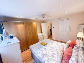 Kensington 1-Bed Flat with Private Garden near Olympia London, Earl's Court, Holland Park - 5