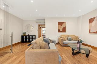 Romanic London Gateway - by Boutique Escape - 1