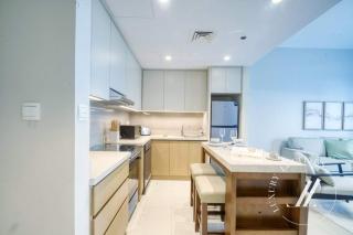 Luxury 1BR Harbour Views Tower 2 Creek Harbour Dubai - 4