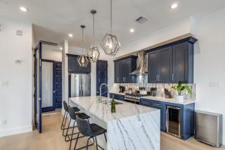 Modern 4 Bed 3Bath Great Views Min to Downtown - 6