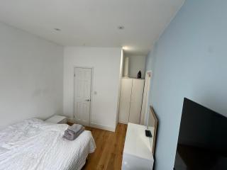 En Suits room with your own bathroom and toilet - 6