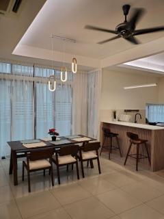 Zan Homestay Luxurious 5 BR Semi D near IKEA - 2