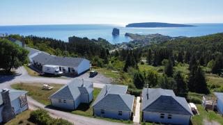 Au Pic de l'Aurore Motel-Chalets - Perce - 0