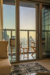 Magical Apt with Rooftop Pool & Burj Khalifa View! - 2