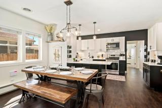 Windsor Farmhouse Family Fun, Yard and Fireplace - 2