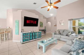 Coastal Retreat , Walk to Beach & Dining - 9
