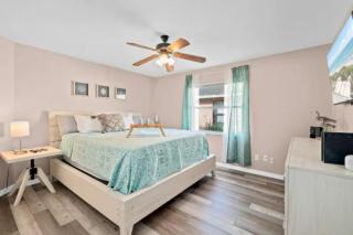 Coastal Retreat , Walk to Beach & Dining - 7