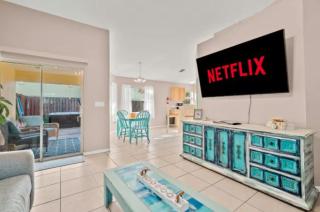 Coastal Retreat , Walk to Beach & Dining - 2