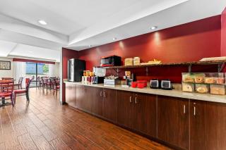 Red Roof Inn PLUS+ & Suites Malone - 1