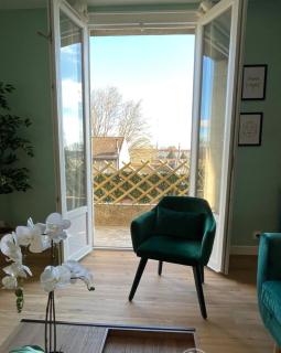 Spacious apartment with balcony - 0