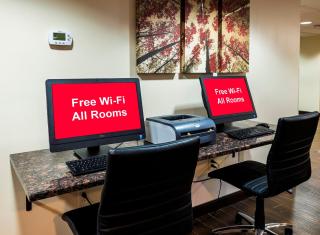 Red Roof Inn PLUS+ & Suites Malone - 4