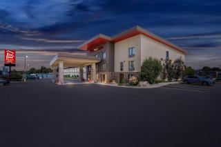 Red Roof Inn PLUS+ & Suites Malone - 6