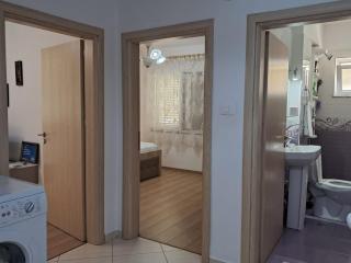 Lovely one-bedroom apartment with private entrance - 9