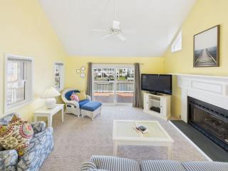 Easy Access to Beach and Boating - 5