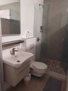 4BR Walk to Condado Beach Wifi & Parking - 1