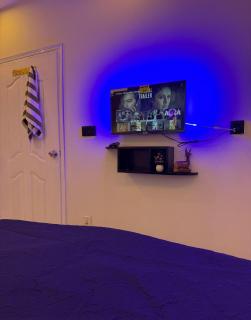 Modern Beach 2BR Apt - 8