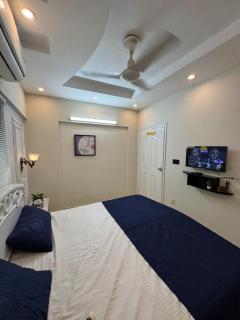 Modern Beach 2BR Apt - 7