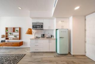 Modern 1BR w Rooftop Pool Walk to Beach and 5th Ave - 7