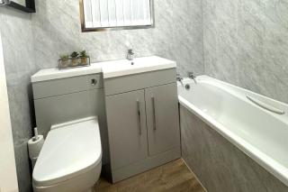 Apartment - Sleeps 4 - Pet friendly - Parking - 4