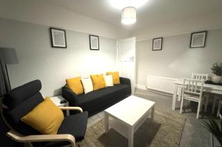 Apartment - Sleeps 4 - Pet friendly - Parking - 3